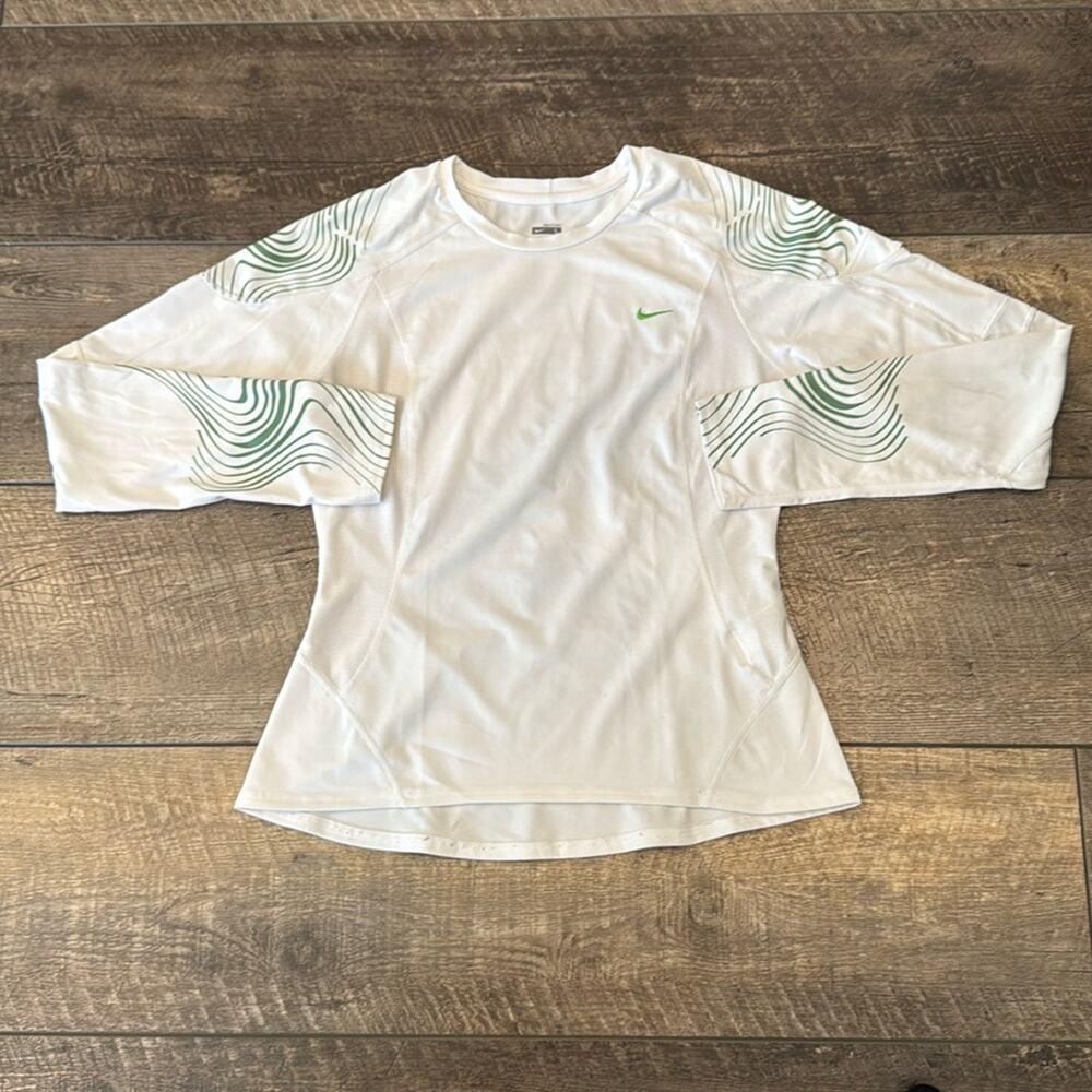 Nike White and Green Fitted 3/4 Sleeve Jersey Top